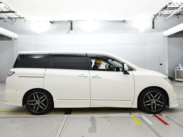 Nissan ELGRAND 2014 8598179-3