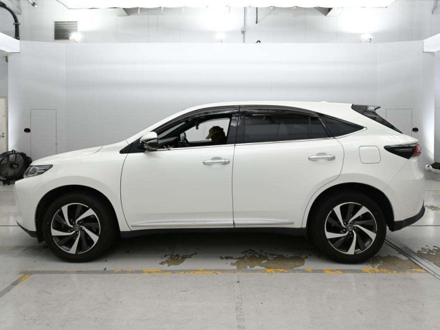 Toyota HARRIER 2018 8603183-4