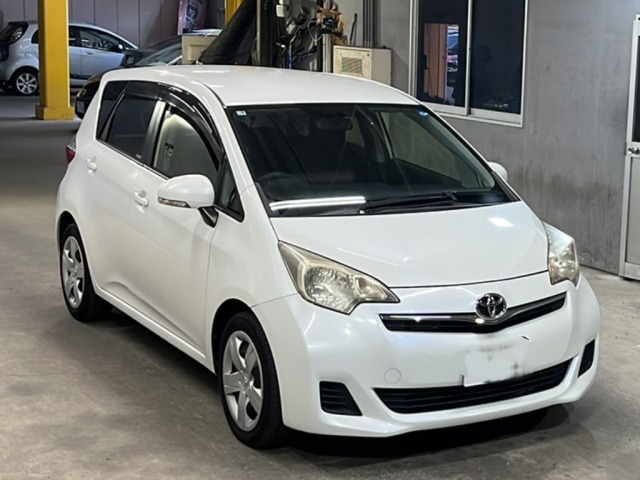 Toyota RACTIS 2013 8607384-4