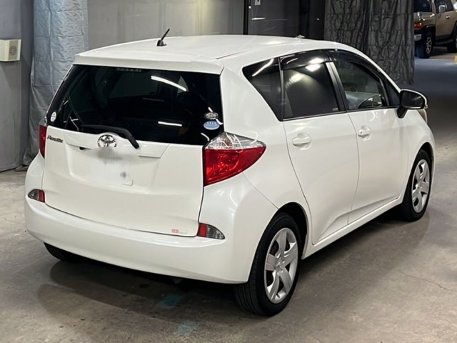 Toyota RACTIS 2013 8607384-5