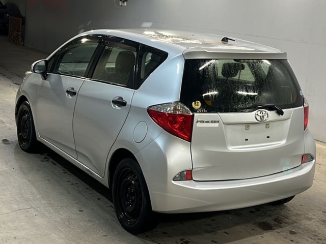 Toyota RACTIS 2013 8607390-1