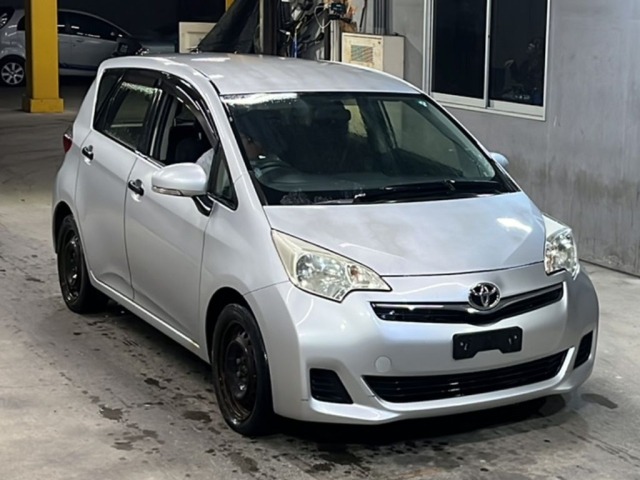 Toyota RACTIS 2013 8607390-4