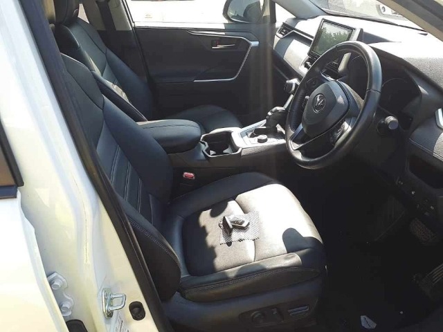 Toyota RAV4 2021 8605798-10