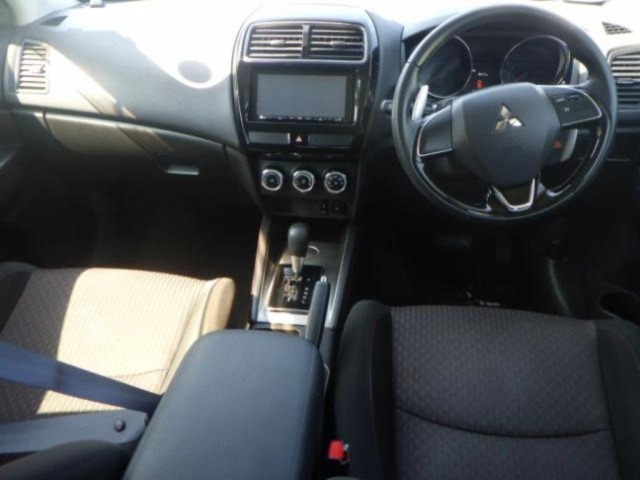 Mitsubishi RVR 2018 8608474-3