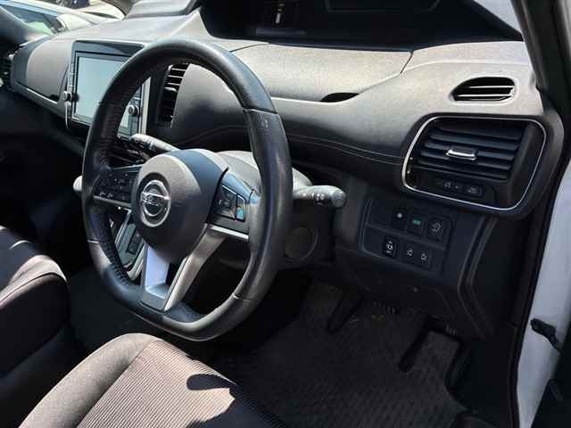 Nissan SERENA 2018 8607297-3