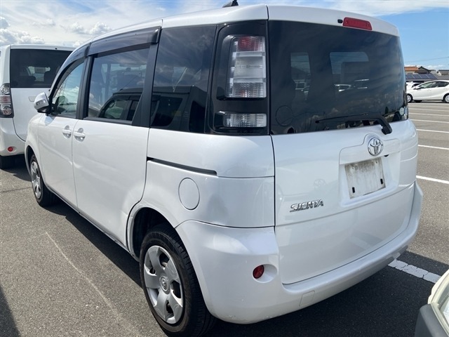Toyota SIENTA 2011 8600749-1