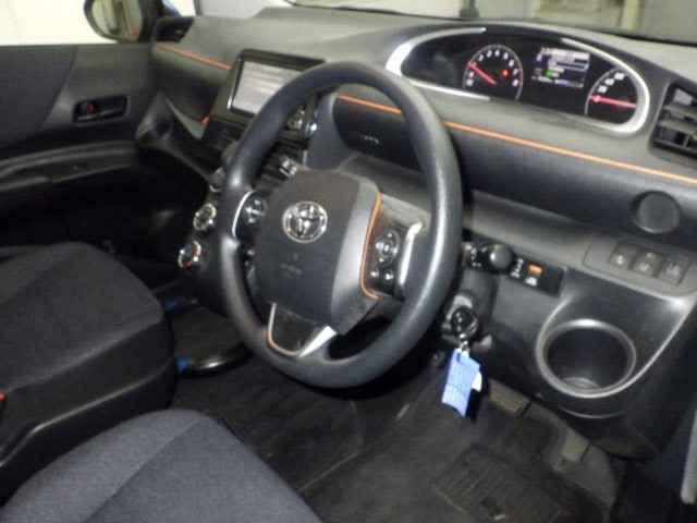 Toyota SIENTA 2016 8600760-3
