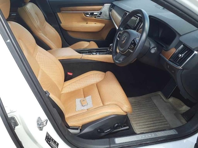 Volvo V90 2017 8611035-10