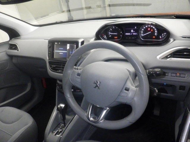 Peugeot 208 2013 8620512-3