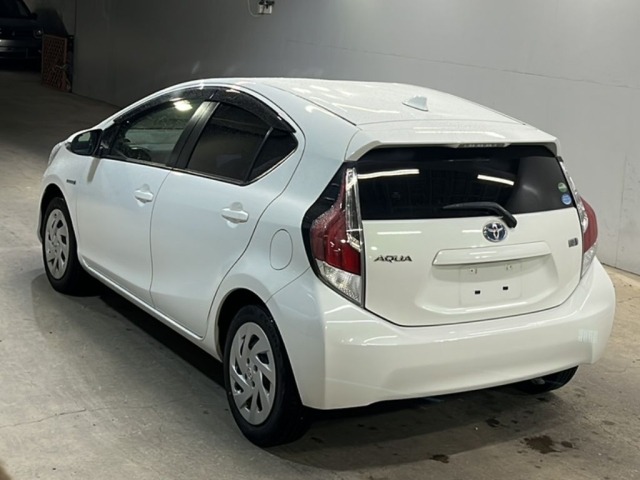 Toyota AQUA 2016 8613335-1