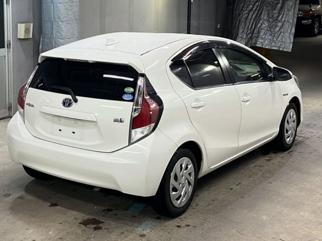 Toyota AQUA 2016 8613335-5