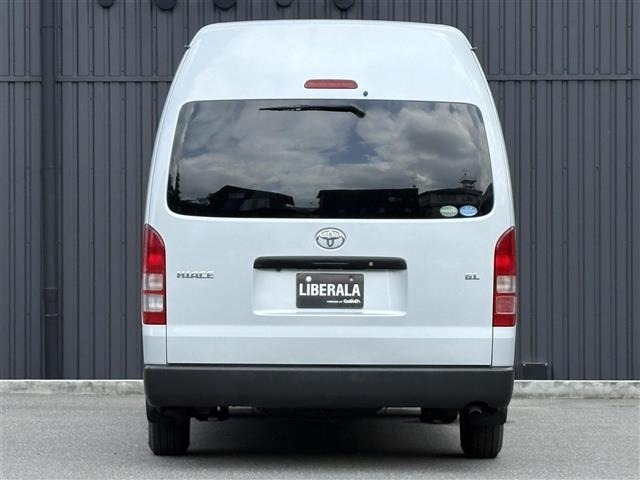 Toyota HIACE COMMUTER 2017 8621904-1