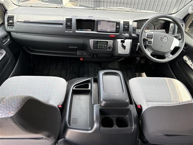 Toyota HIACE COMMUTER 2017 8621904-14