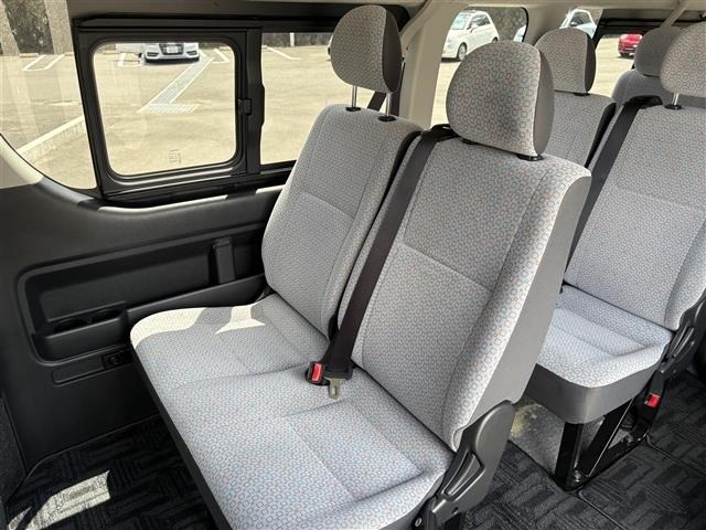 Toyota HIACE COMMUTER 2017 8621904-4
