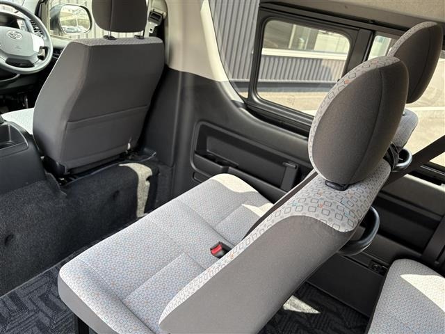 Toyota HIACE COMMUTER 2017 8621904-6