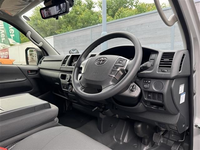 Toyota HIACE VAN 2026 8621326-17