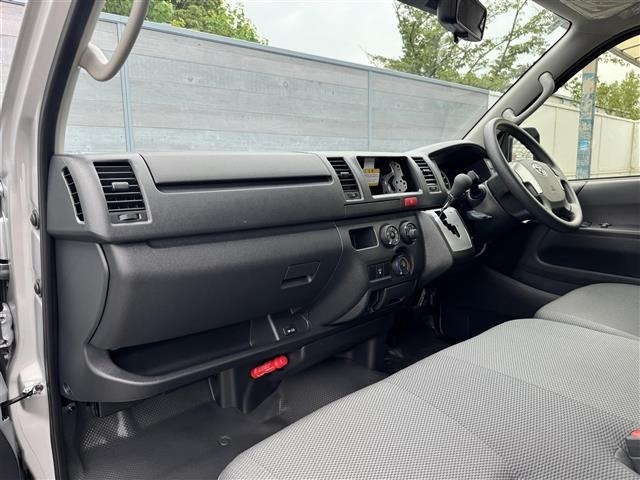 Toyota HIACE VAN 2026 8621326-21