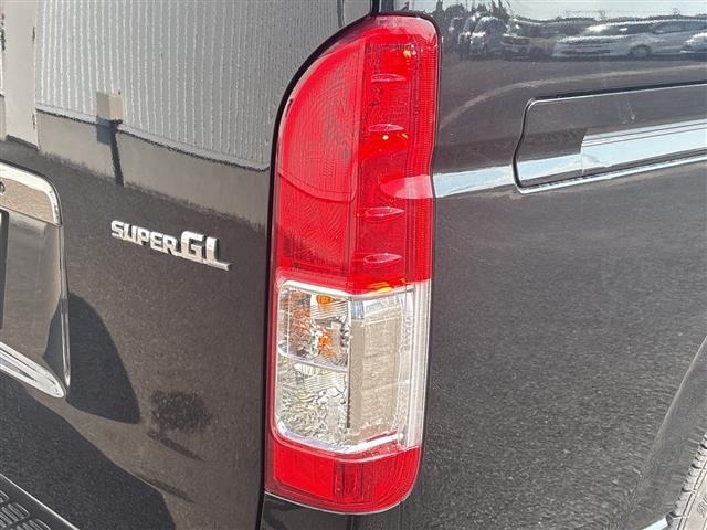 Toyota HIACE VAN 2023 8621327-6