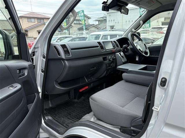 Toyota HIACE VAN 2024 8621361-10