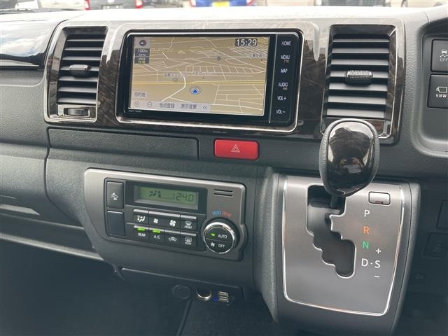 Toyota HIACE VAN 2022 8621368-17