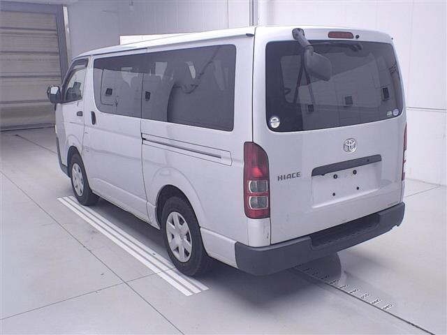 Toyota HIACE VAN 2021 8621382-1