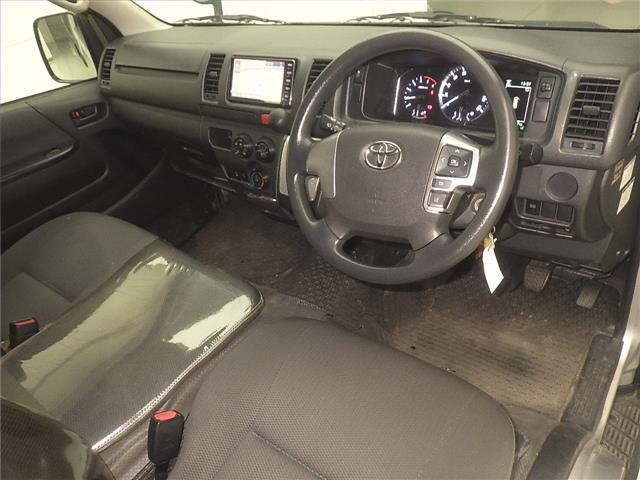 Toyota HIACE VAN 2021 8621382-3