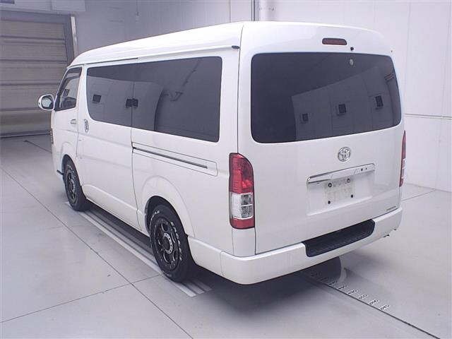 Toyota HIACE VAN 2017 8621384-1