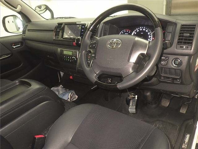 Toyota HIACE VAN 2017 8621388-3
