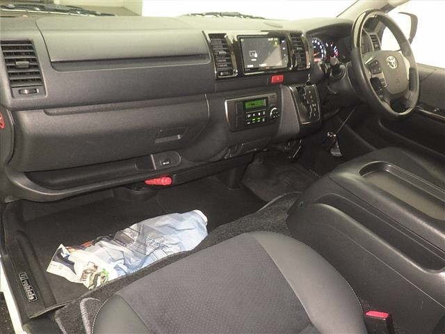 Toyota HIACE VAN 2017 8621388-4