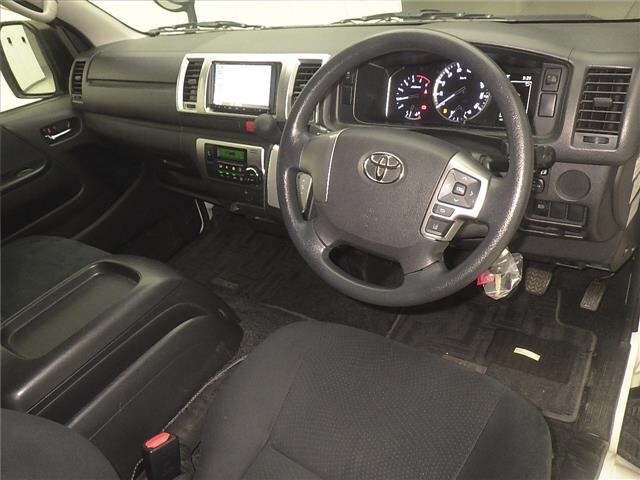 Toyota HIACE VAN 2021 8621389-3