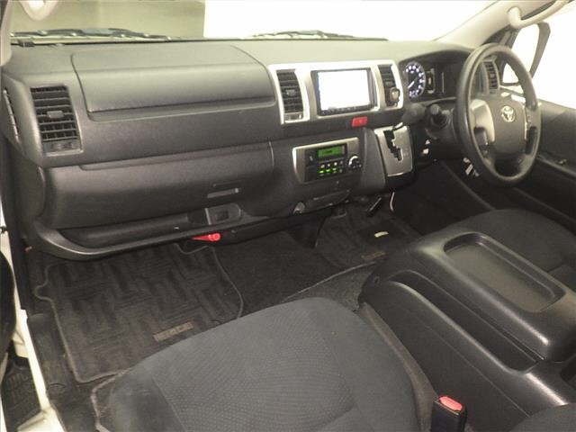 Toyota HIACE VAN 2021 8621389-4