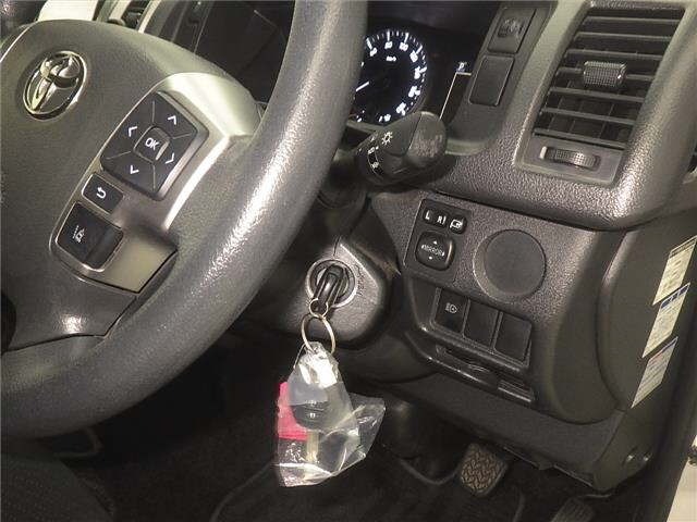 Toyota HIACE VAN 2021 8621389-8