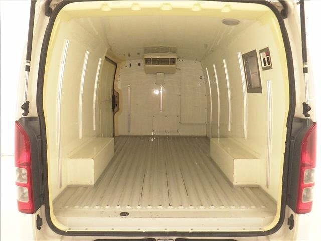 Toyota HIACE VAN 2022 8621392-7