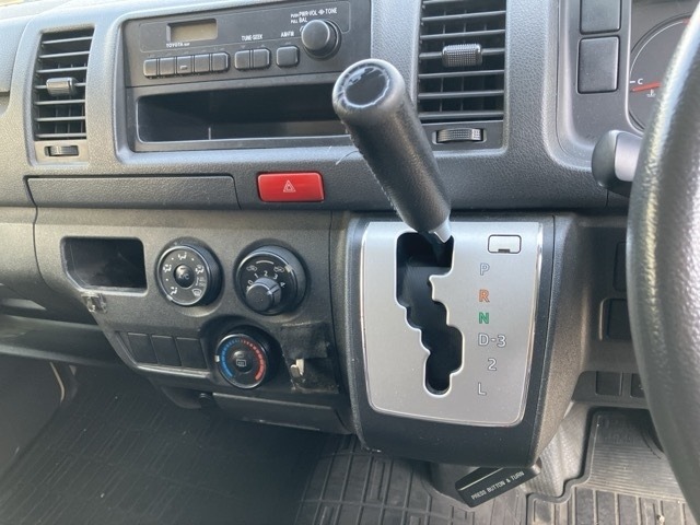 Toyota HIACE VAN 2015 8621407-5