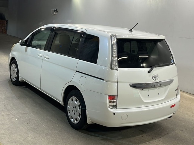 Toyota ISIS 2011 8621505-1