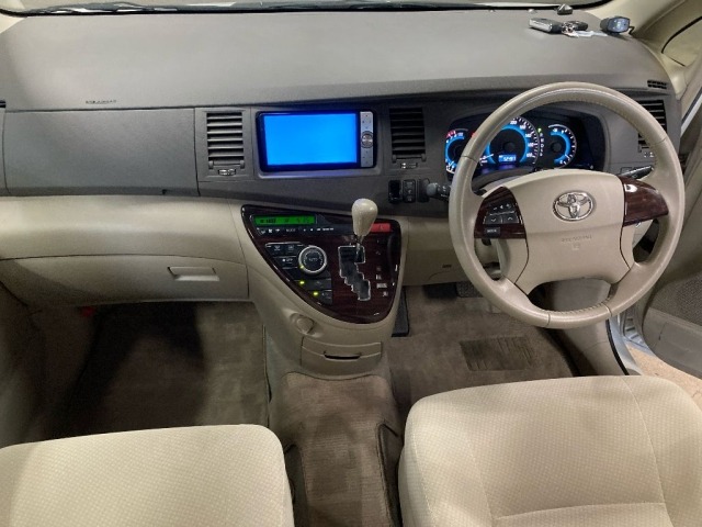 Toyota ISIS 2011 8621505-3
