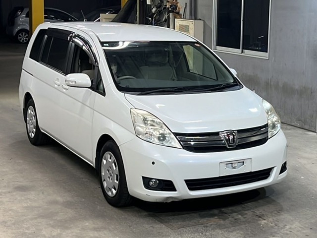 Toyota ISIS 2011 8621505-4