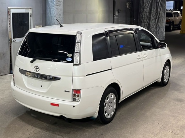 Toyota ISIS 2011 8621505-5