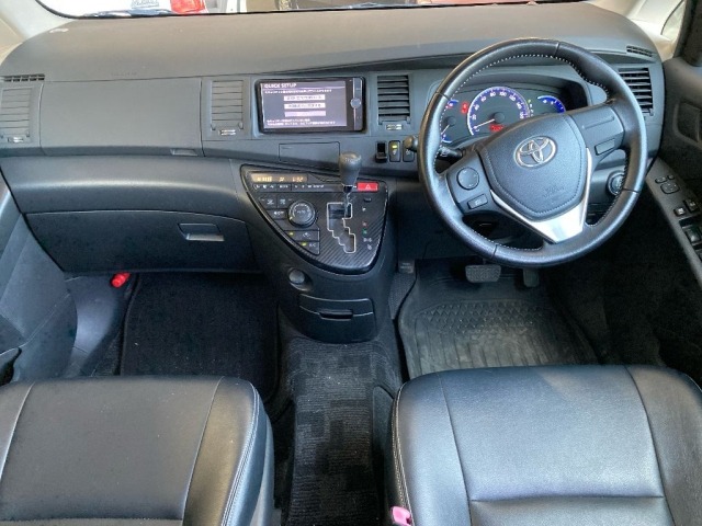 Toyota ISIS 2013 8621506-3