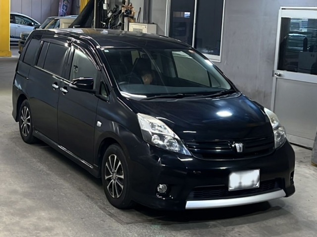 Toyota ISIS 2013 8621506-4