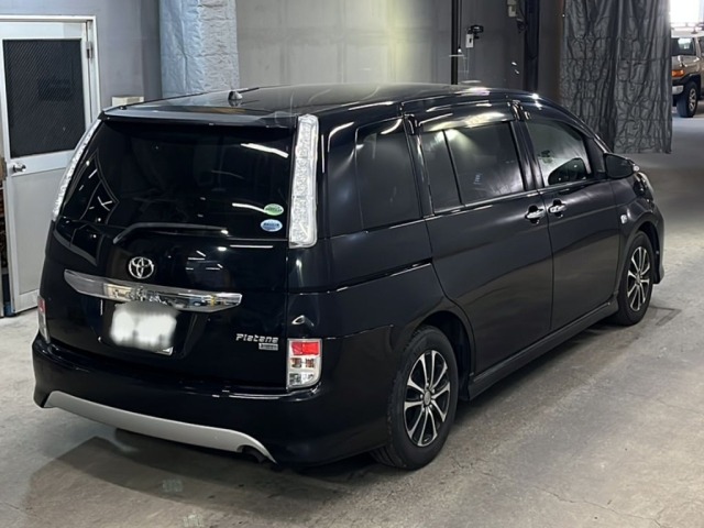 Toyota ISIS 2013 8621506-5