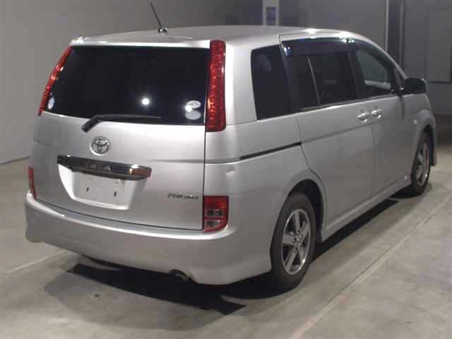 Toyota ISIS 2004 8621507-1