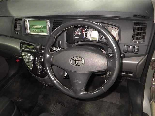 Toyota ISIS 2004 8621507-8