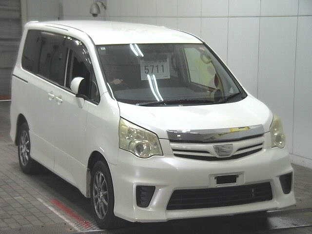 Toyota NOAH 2010 8614379-0