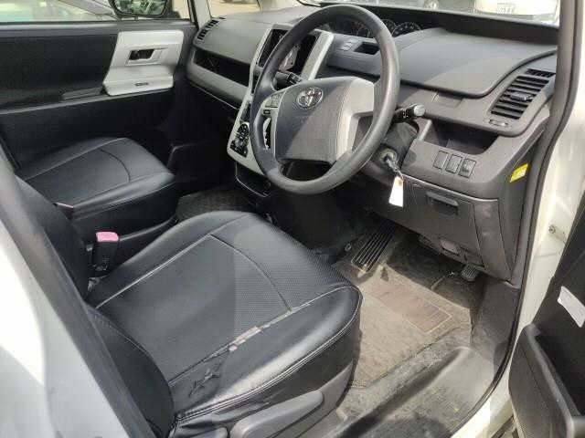 Toyota NOAH 2010 8614379-3