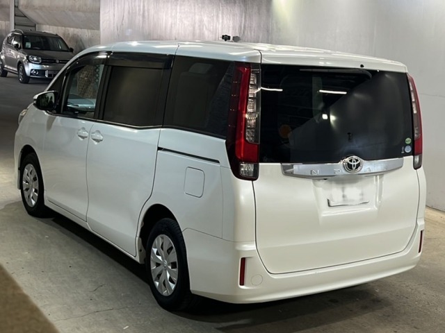 Toyota NOAH 2014 8614392-1