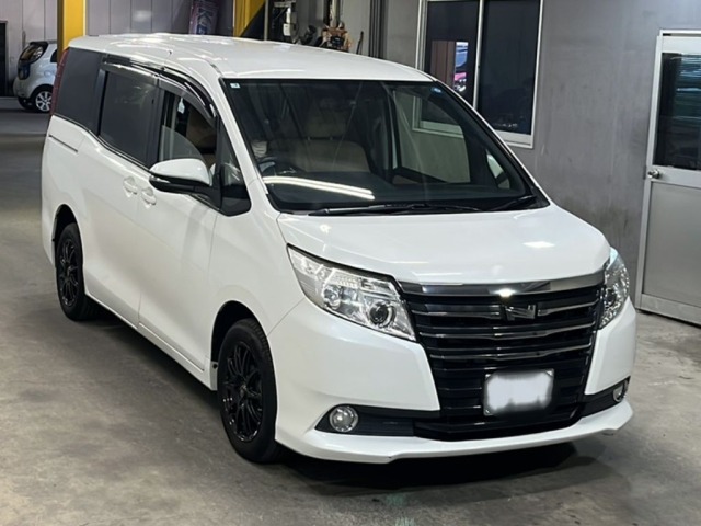 Toyota NOAH 2015 8614393-4