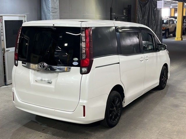 Toyota NOAH 2015 8614393-5