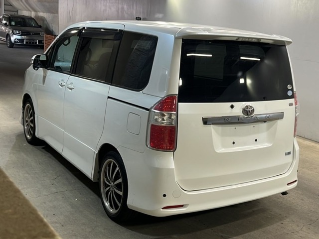 Toyota NOAH 2009 8614394-1
