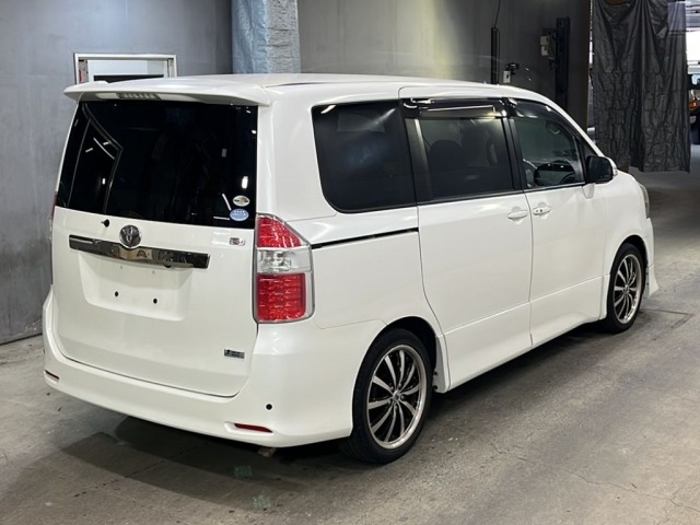 Toyota NOAH 2009 8614394-5